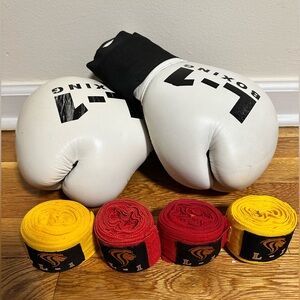 Boxing or kickboxing gloves, real leather 🥊 Good For men, women or teenagers 😁